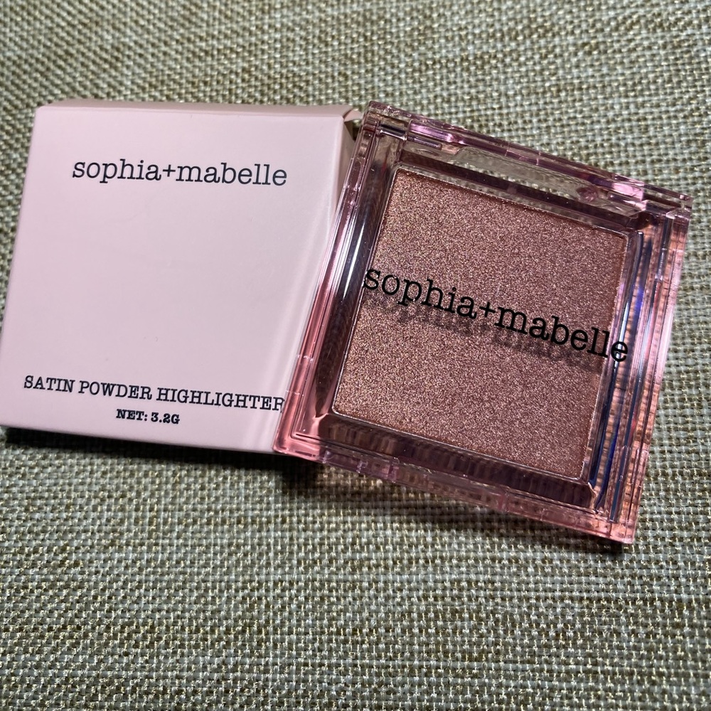 Sophia + Mabelle Satin powder highlight